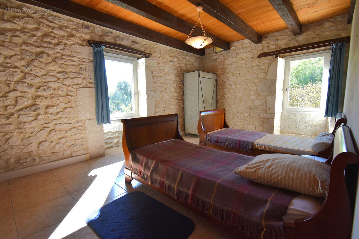 Maison à MONTAIGU-DE-QUERCY