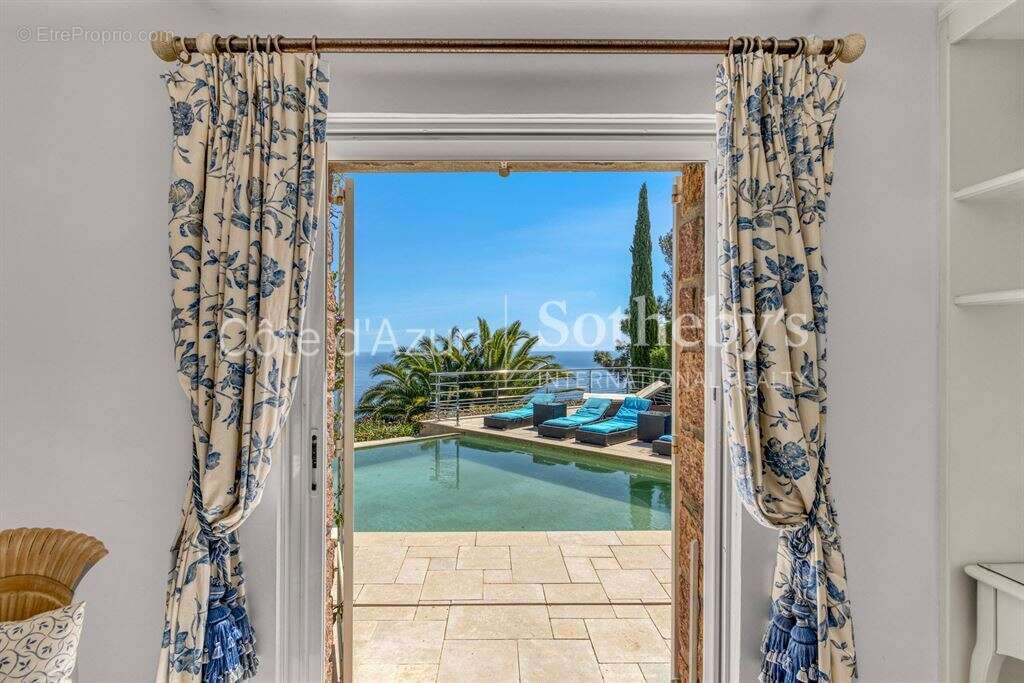 Maison à THEOULE-SUR-MER