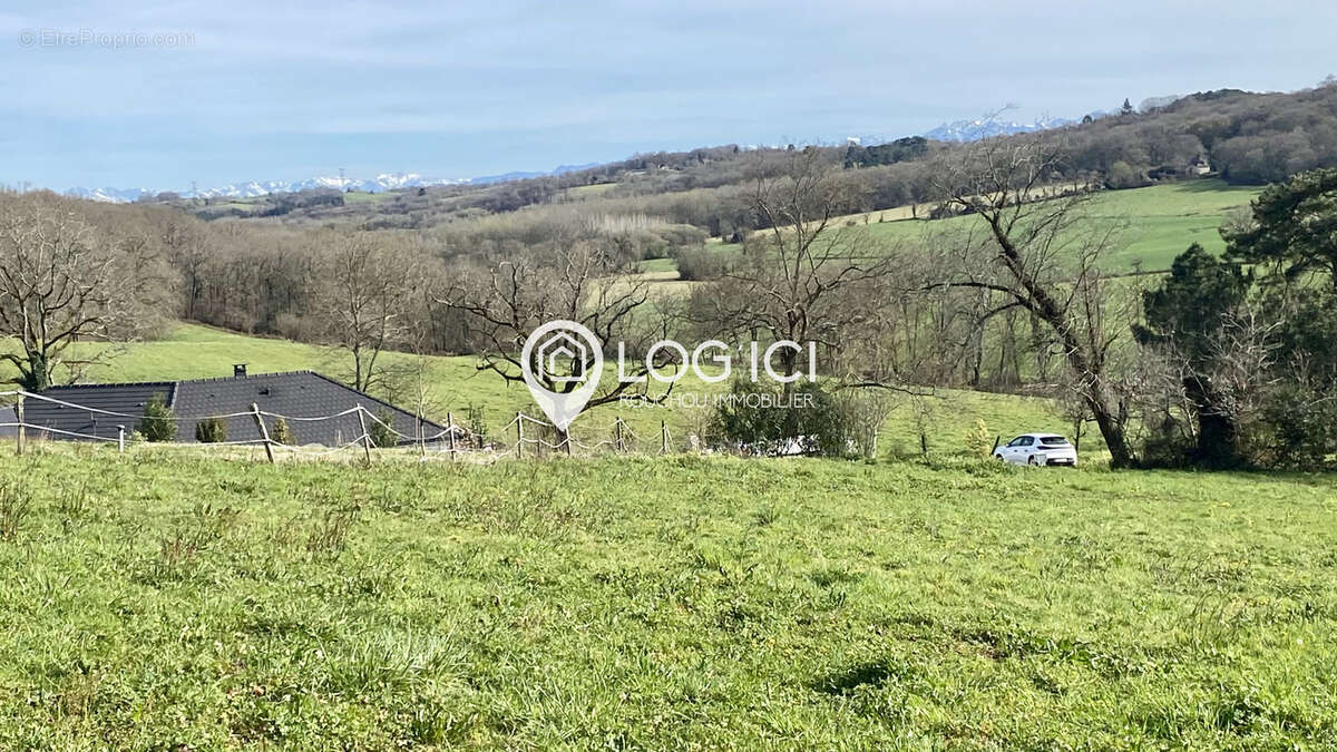Terrain à CASTILLON(CANTON D'ARTHEZ-DE-BEARN)