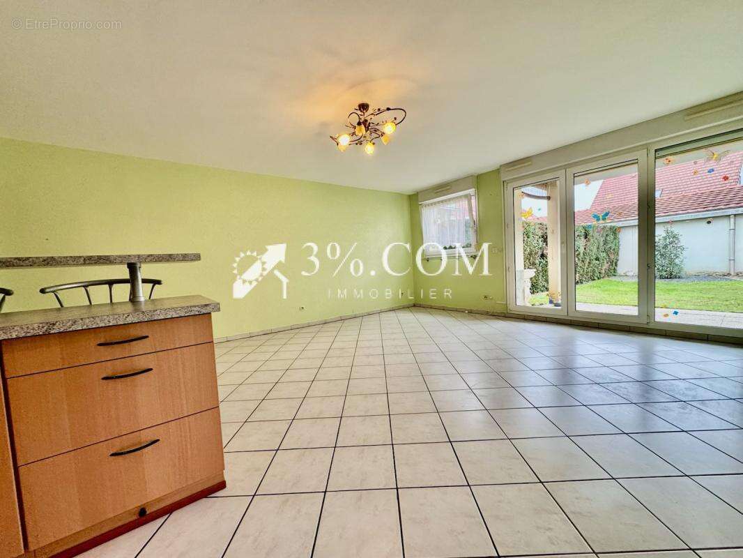 3%COM Beau F3  avec jardin de 134m2 + double garage - photo 6