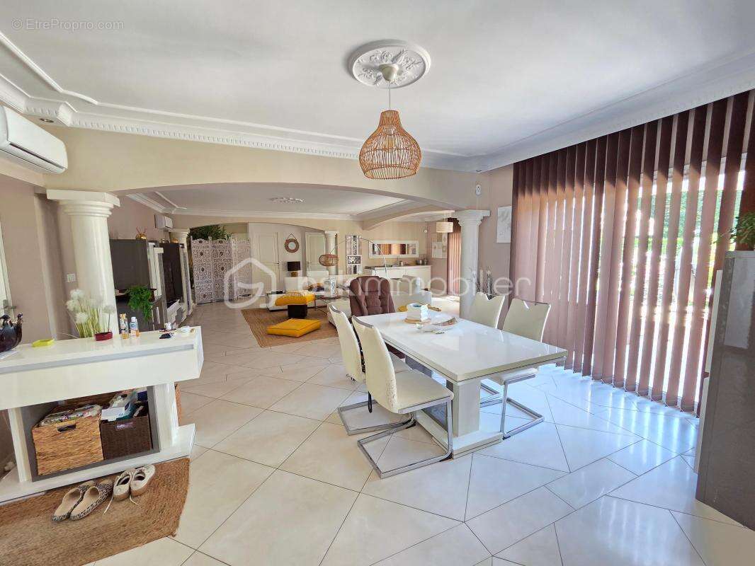Magnifique Propriété de charme de 204m² à Chaulgnes avec Piscine et dépendances - photo 4