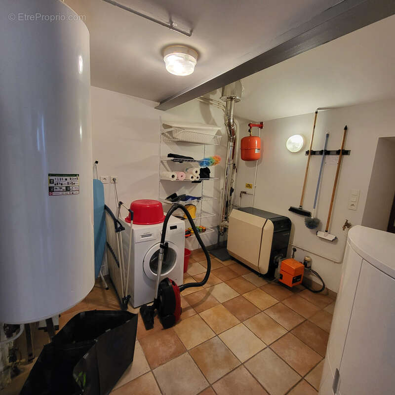 Maison en pierres mitoyenne d'un côté. - photo 21
