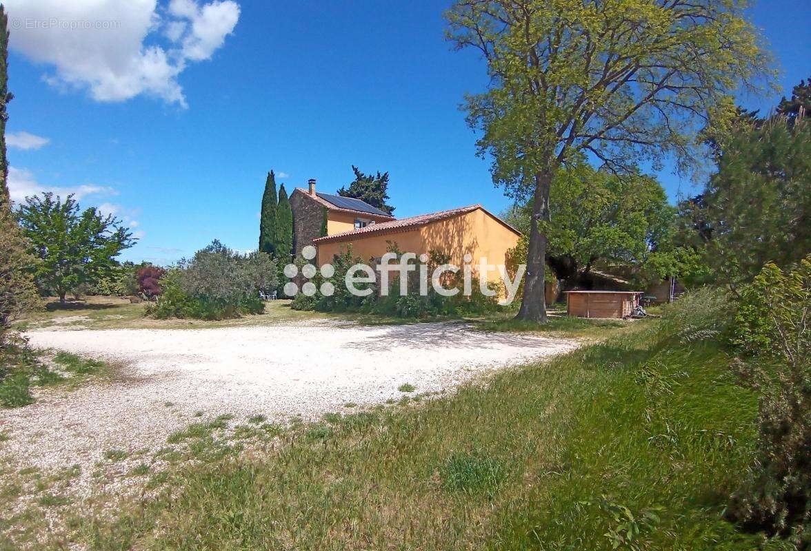 Maison à CAMARET-SUR-AIGUES