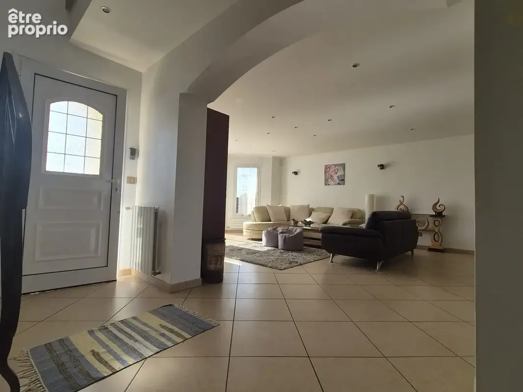 Belle construction traditionnelle   214 M2 habitables   Sous-sol total - photo 5