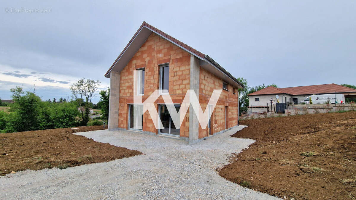 28 04 2024 - les abords extérieurs prennent forme - Maison à EVANS