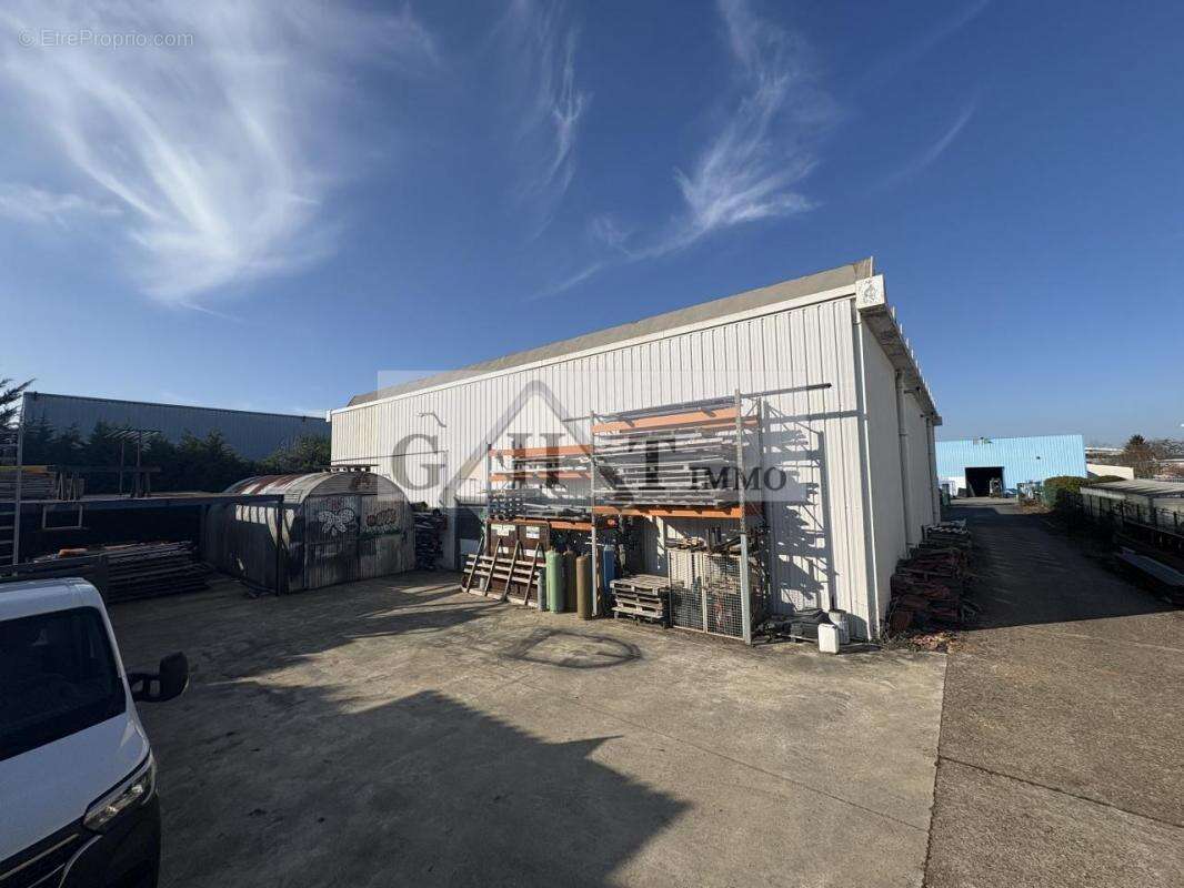 Commerce à VAUX-LE-PENIL