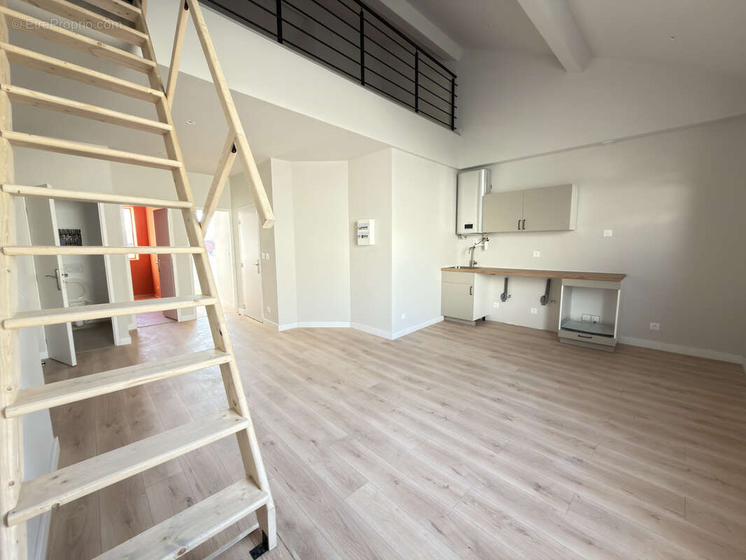 Appartement à MARSEILLE-1E