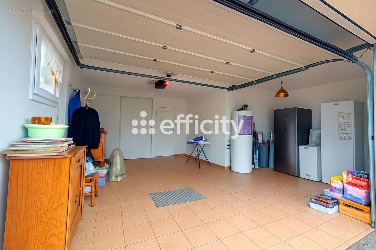 Maison à LENCLOITRE