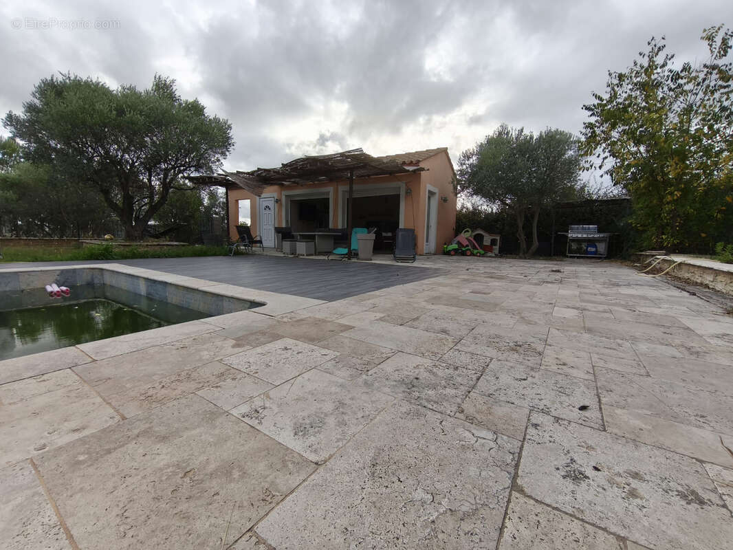 Villa 22O m2 , vue dégagée , piscine & terrain de 1800 m2 - photo 15