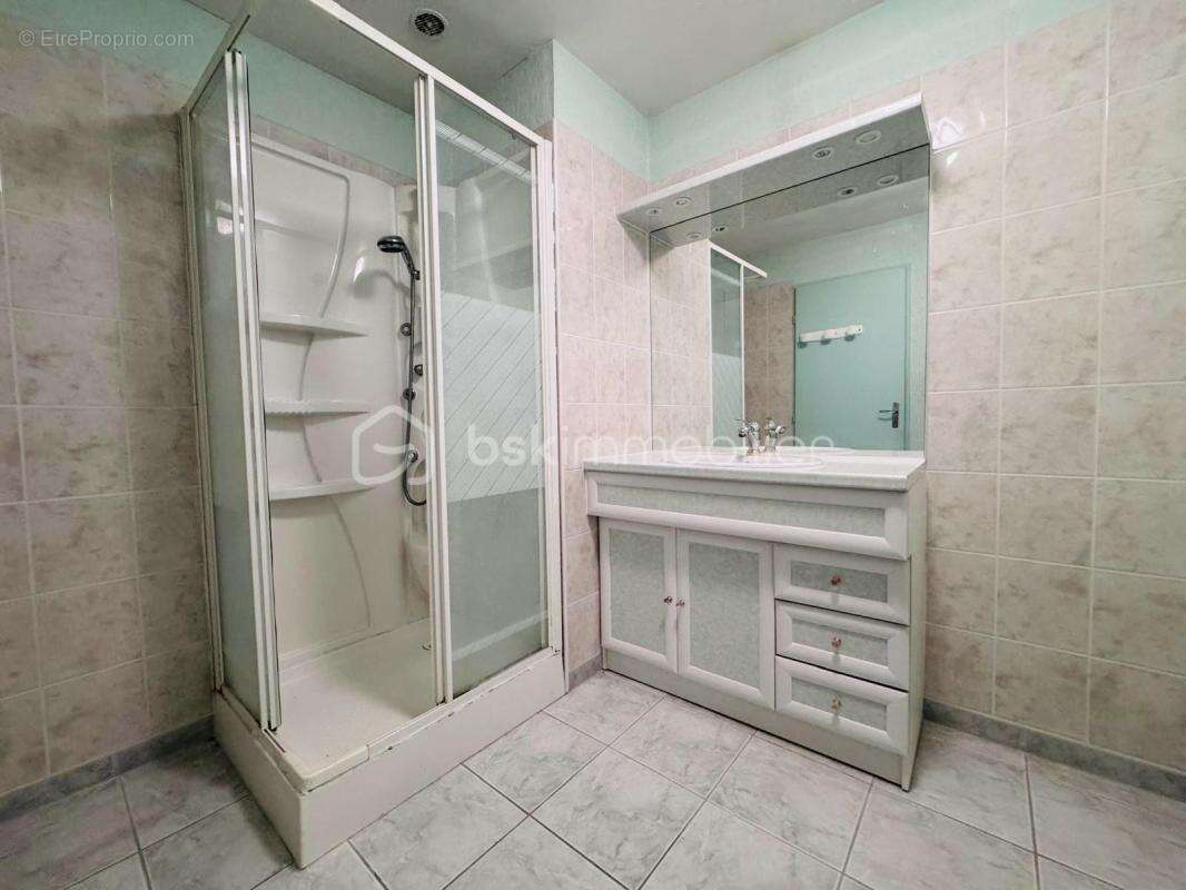 Maison familiale avec 3 chambres et sous-sol complet - photo 7