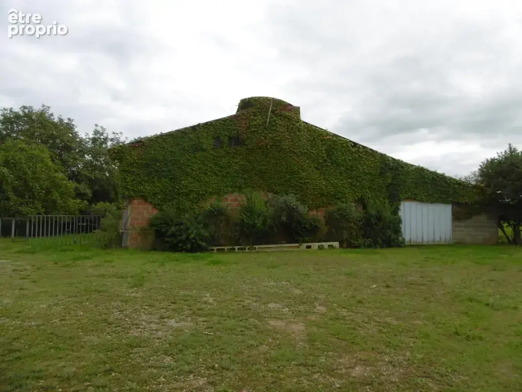 maison au calme avec 5 hectares. 5 ch. 700 m2 de dépendances - photo 18