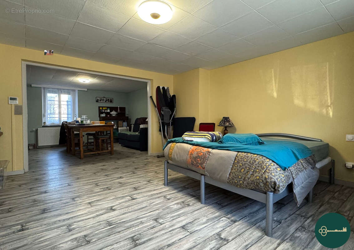 Maison à LAY-SAINT-REMY