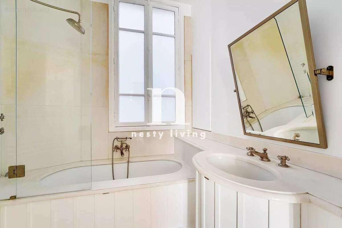 Appartement à PARIS-17E