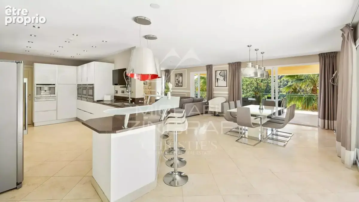 Grasse – Élégante villa rénovée avec piscine et vue dégagée - photo 6