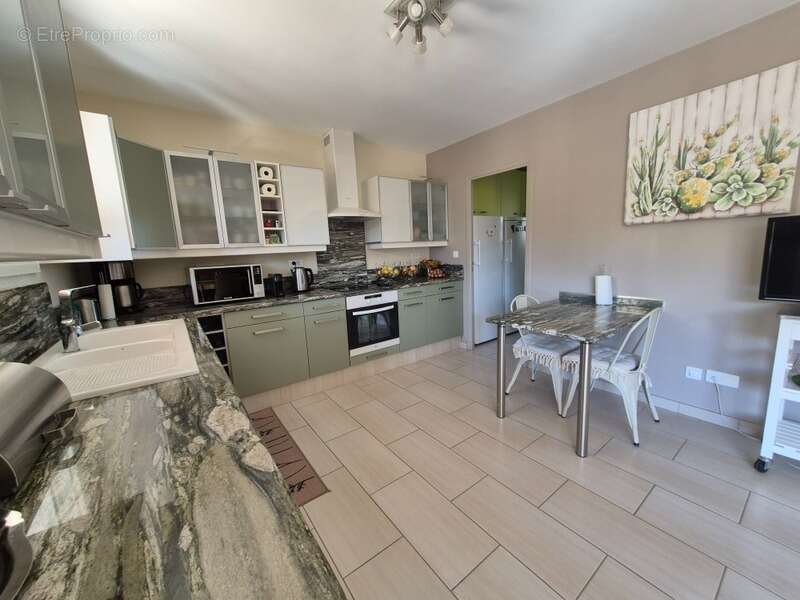 Maison à SOLLIES-VILLE