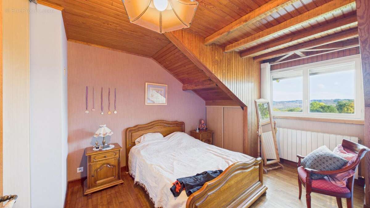 Maison à SAINT-CHRISTOPHE-VALLON