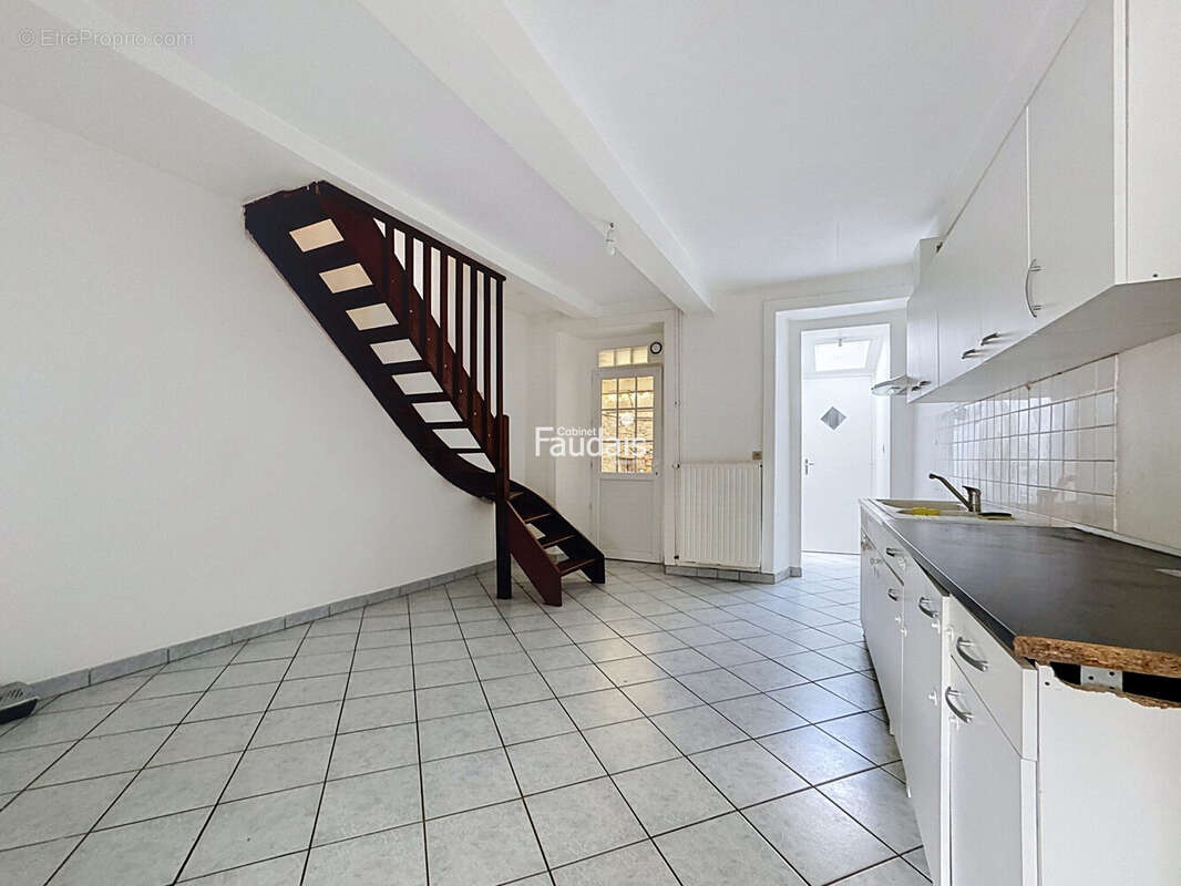 Maison 70 m² à Saint-Lo  - photo 6