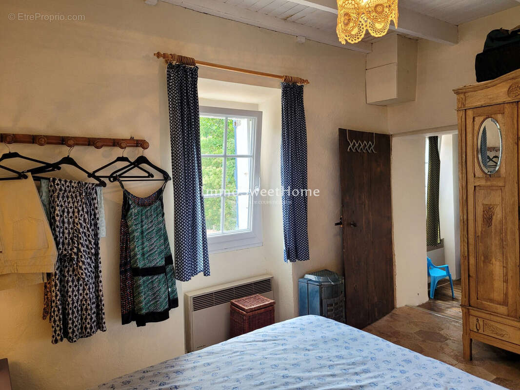 Maison à LA ROCHETTE-DU-BUIS