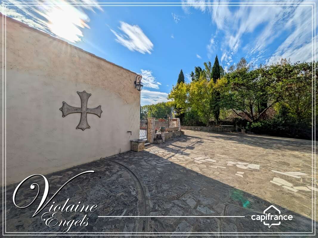 Grande maison familiale avec dépendances, piscine et vaste atelier à Pépieux (Aude – Minervois) - photo 8