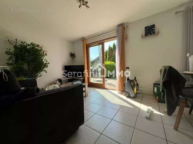 Appartement à POISY