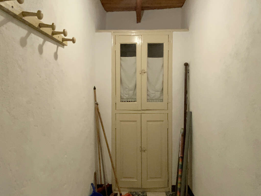 Maison à rénover avec cour, jardin et garage au coeur d'un des plus beaux villages de France. - photo 15