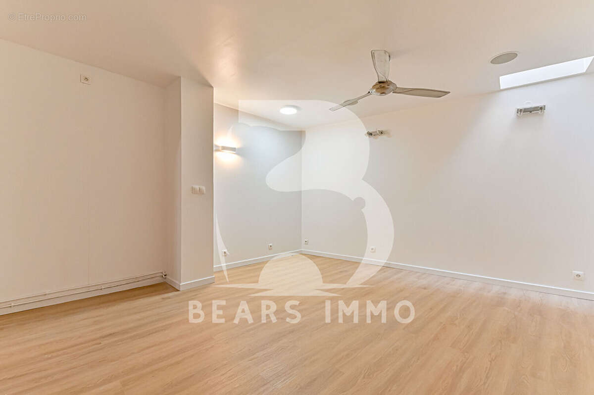 Appartement à PARIS-14E
