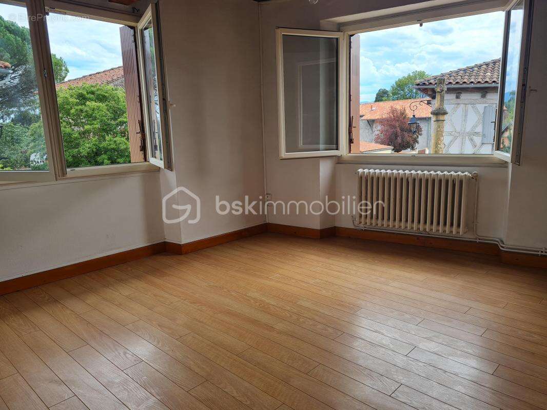 Immeuble au cœur du village - photo 8