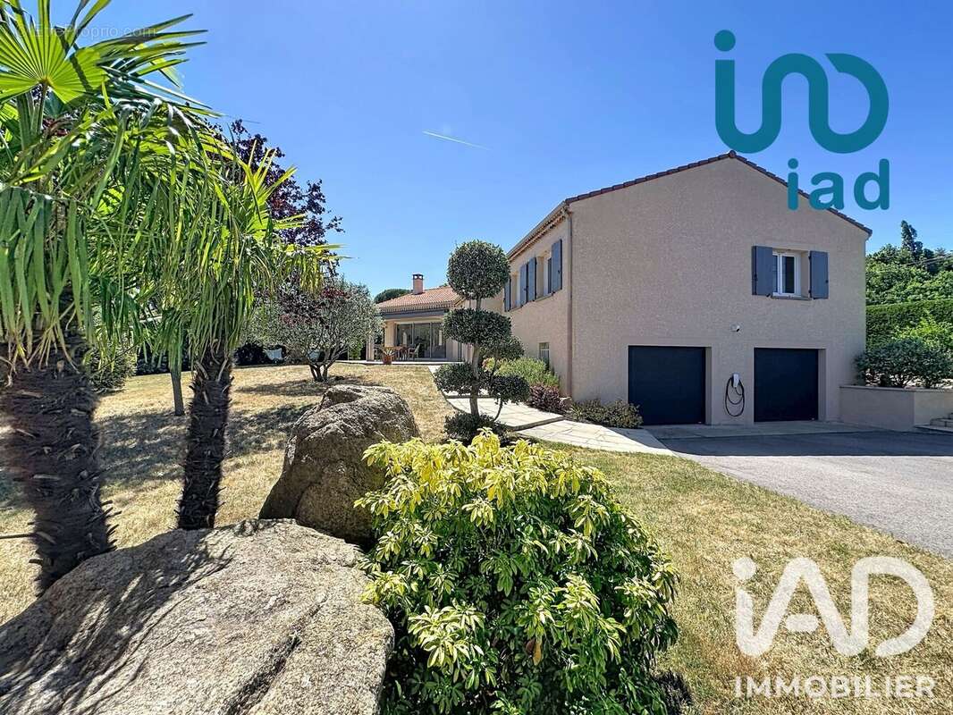 Maison 159 m² à Peaugres  - photo 2