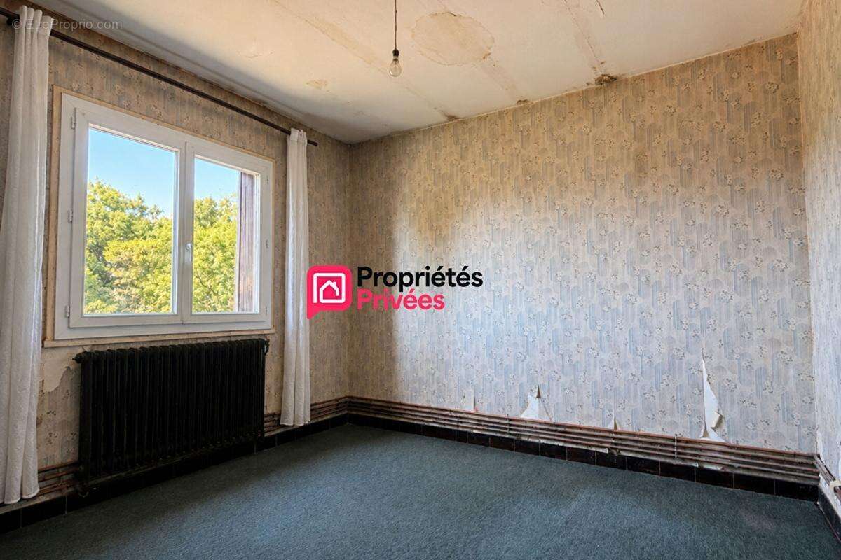Maison 7 pièces de 140m² et  1748m² de terrain avec dépendances Manzat 63410 - photo 9