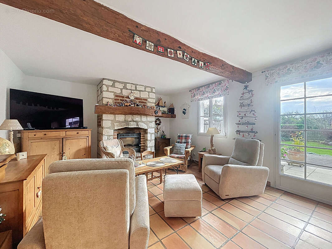 Maison à GROFFLIERS