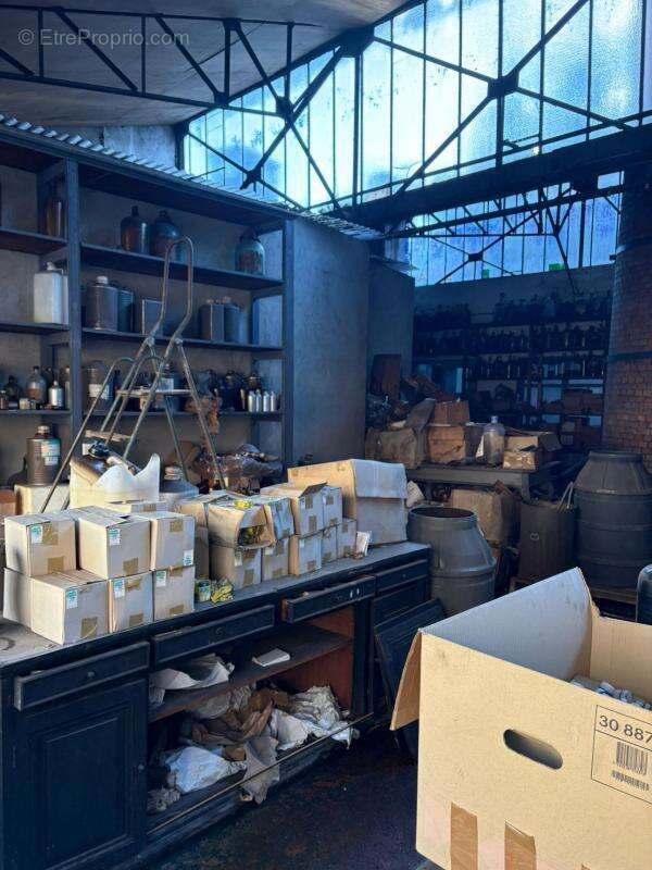 Commerce à VALLAURIS