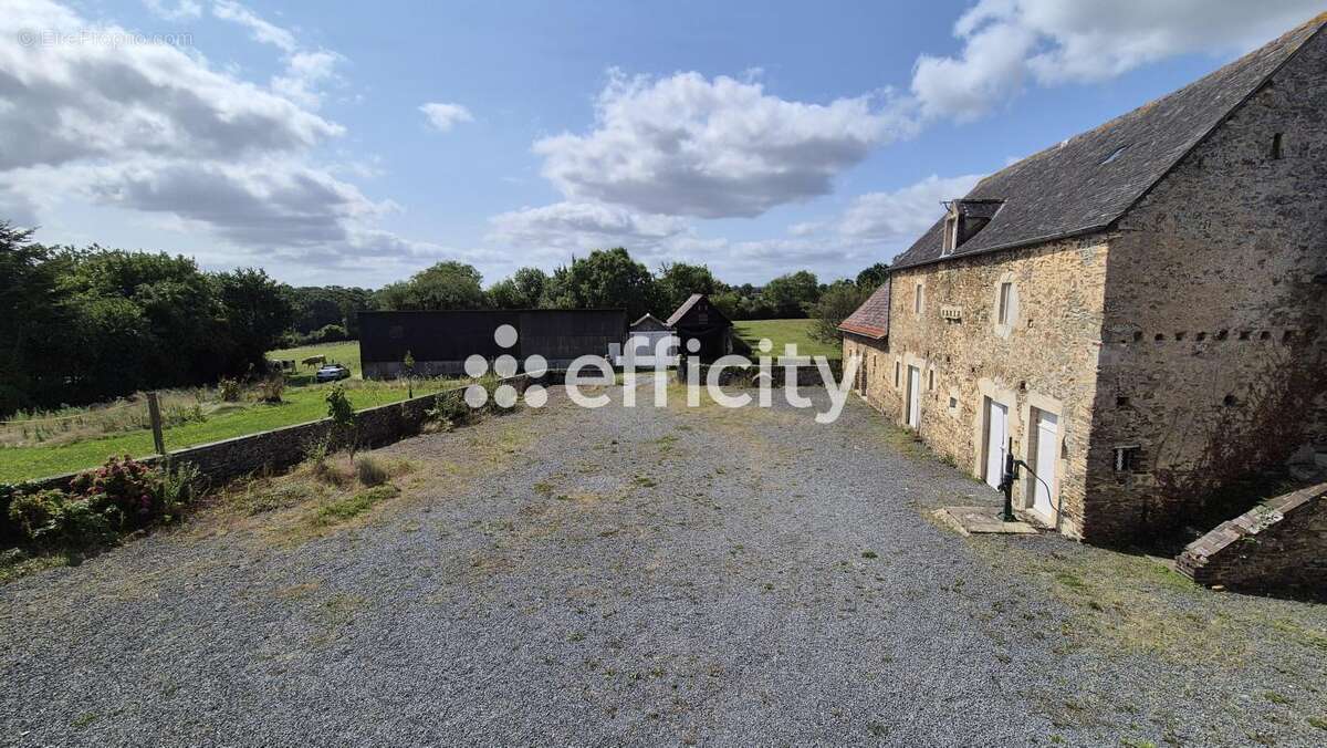 Maison à LE MOLAY-LITTRY