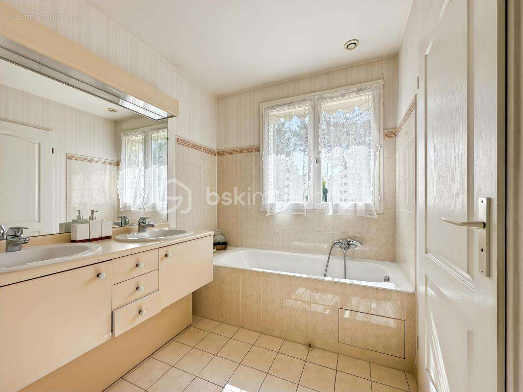 Maison à SAINT-GERMAIN-LES-CORBEIL