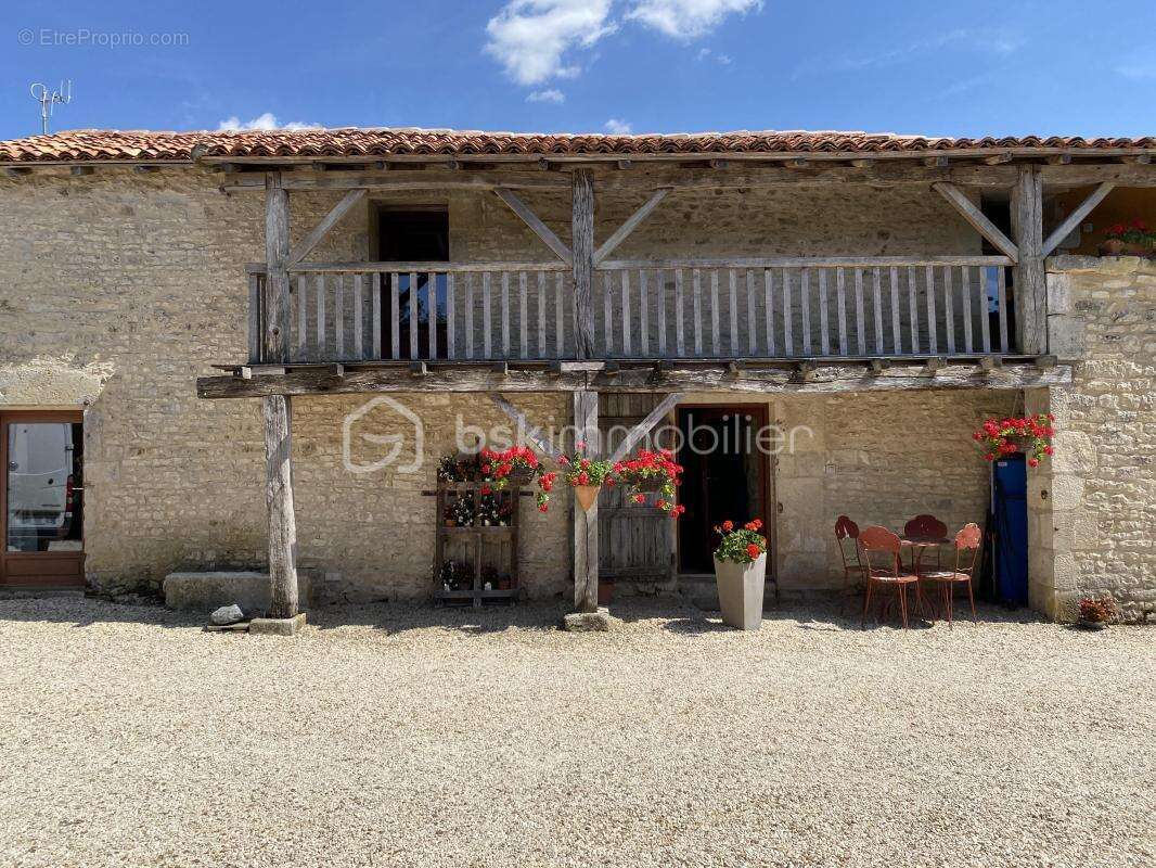 Maison à RUFFEC