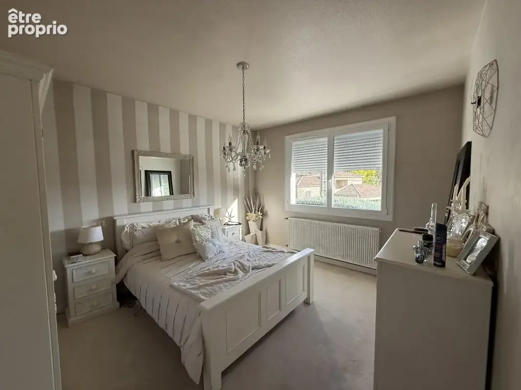 Maison 175 m² à Saint-Laurent-Du-Pape  - photo 8