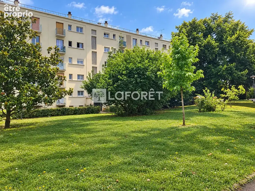 Photo Appartement à Rueil-Malmaison au prix de 242 000€