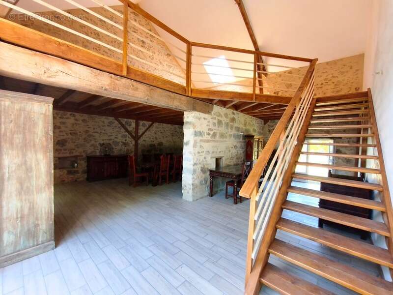 Maison à vendre 9 pièces 282 m² salon, séjour, 4 chambres, jardin, garage. 20min Montluçon (03) 3h30 Paris - photo 2