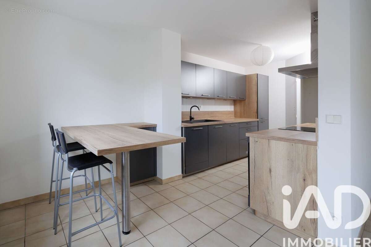 Photo 5 - Appartement à SAINT-GENIS-LES-OLLIERES