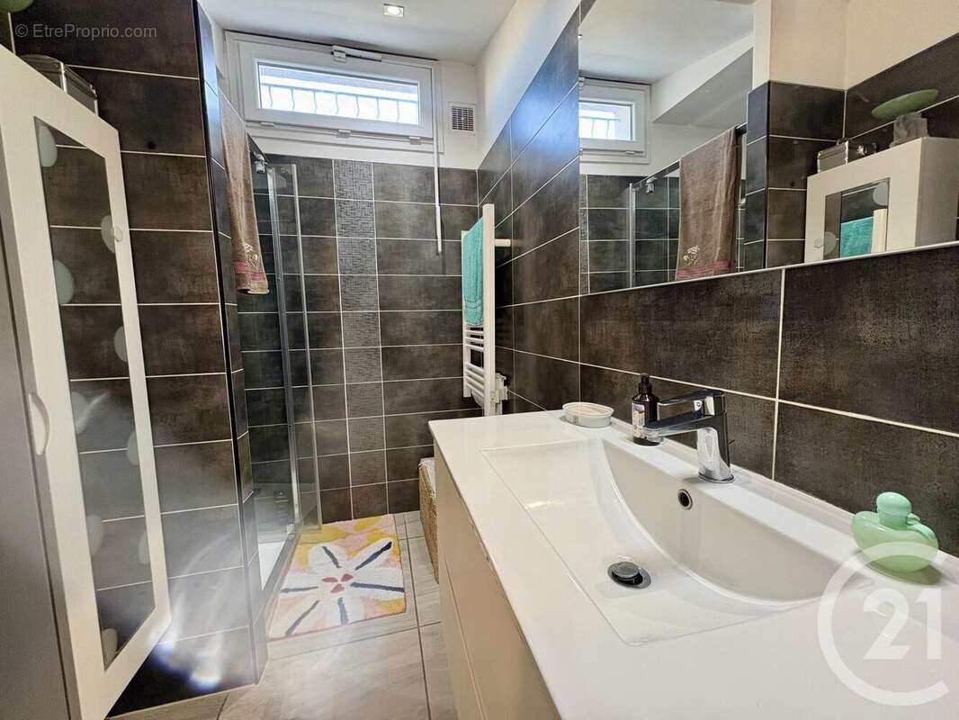 Appartement à SIX-FOURS-LES-PLAGES