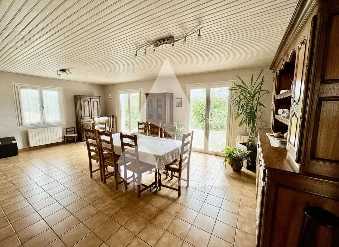 Maison à NEUFCHATEAU