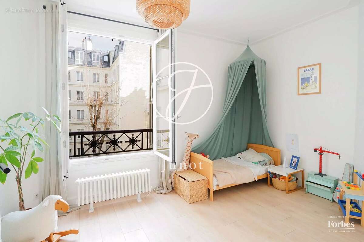 Appartement à PARIS-7E