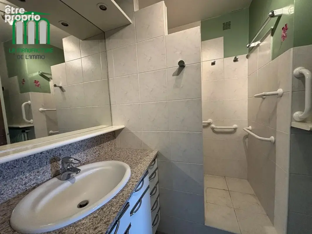 SAINT ETIENNE proche cour Fauriel - Appartement T4 avec cave et garage - photo 11