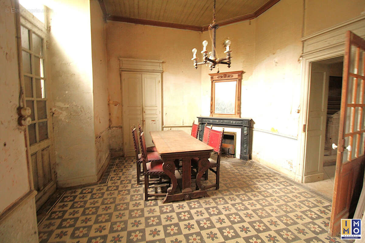 Maison à PLAIMPIED-GIVAUDINS