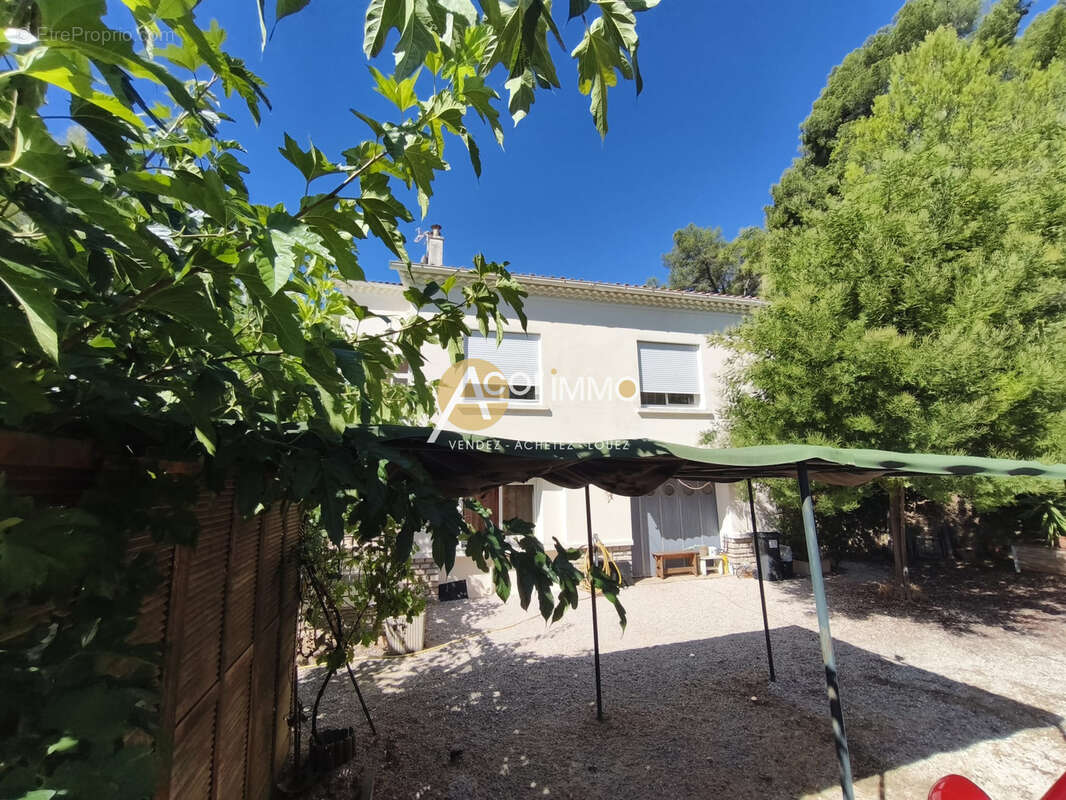 Maison familiale avec deux logements   Vue dégagée   Terrain de 940 m2 - Garage - photo 9