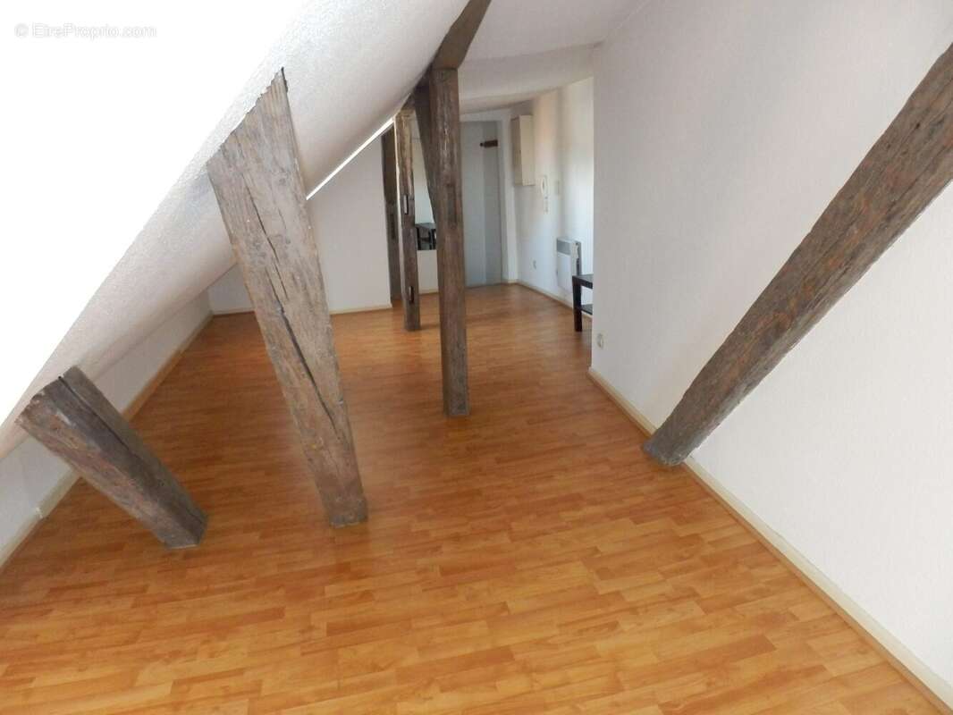VUE SEJOUR VERS ENTREE - Appartement à STRASBOURG