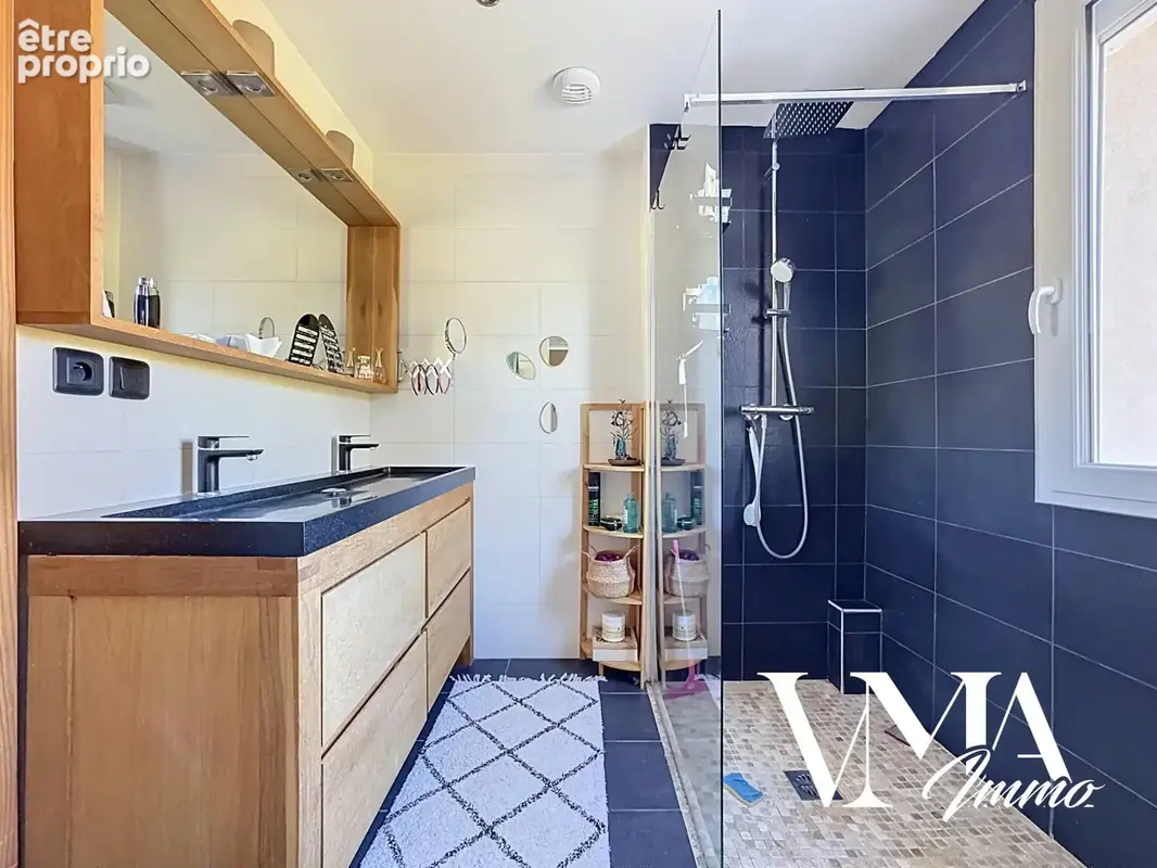 Val d'Oingt / Maison de 120m2 sur une parcelle de terrain de 920m2. - photo 12