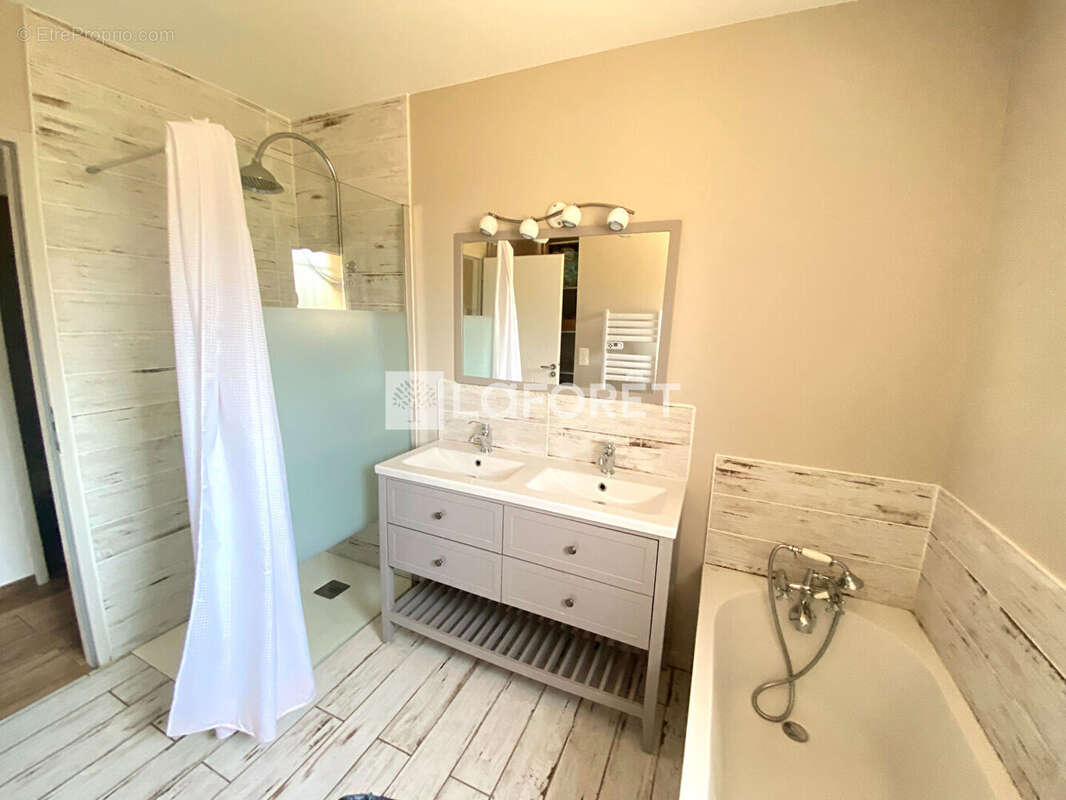 Maison à SAINT-JEAN-DU-FALGA