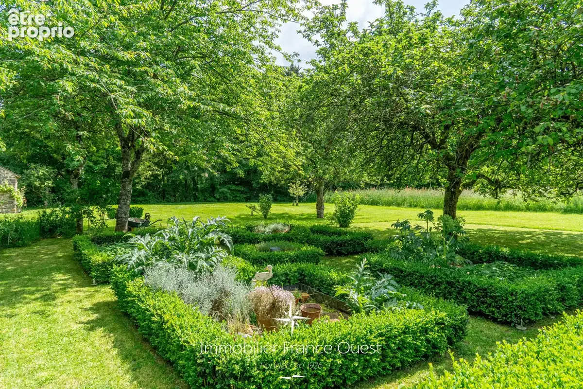 Manoir du XV siècle dans un cadre verdoyant - photo 6