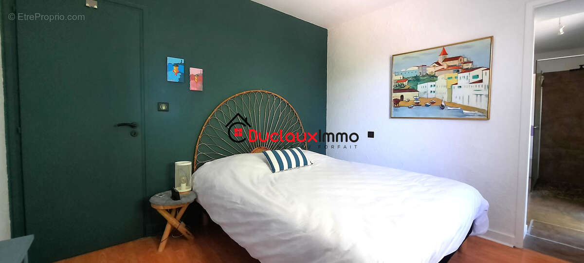 Grande maison individuelle de plain-pied avec piscine et vaste terrain arboré - photo 12