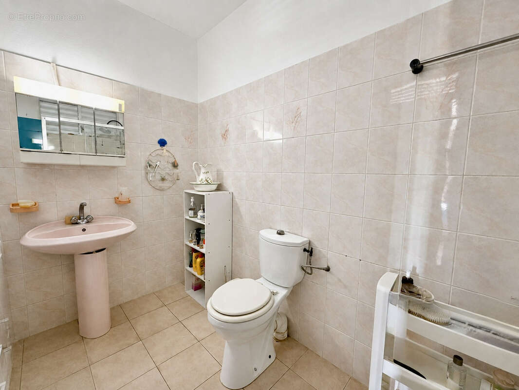À VENDRE - Maison avec potentiel constructible sur un terrain de 1280 m2 à PETIT-BOURG - photo 5